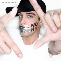 /album/adam-bouska-n0/noh8-adamx555-jpg/
